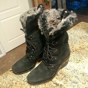 AQUATALIA Women's Size 9 Black Weatherproof Suede Wedge Faux Fur Boots